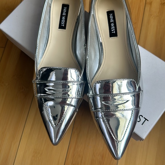LAST CHANCE!! Nine West Silver loafer - Picture 2 of 4